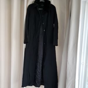 Express Long Coat with Fur Collar